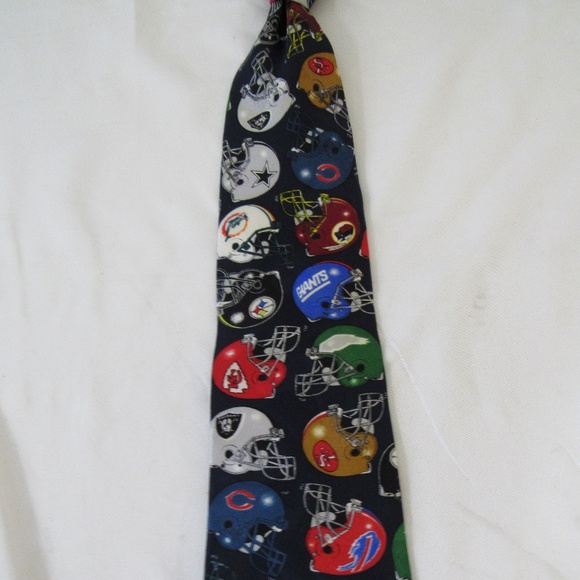 Team NFL Classic Logo Helmet Novelty 3.75" Silk Tie - Picture 1 of 7